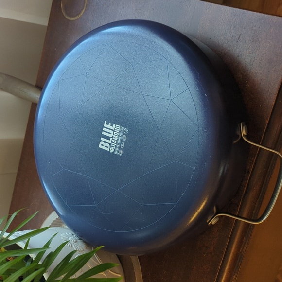 Blue Diamond large skillet - Picture 5 of 6
